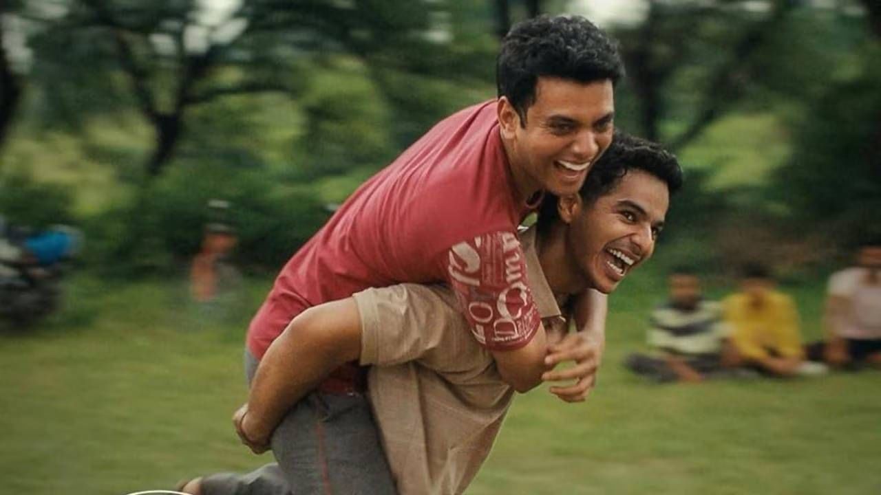 होमबाऊंड- ईशान खट्टर आणि विशाल जेठवा यांचा हा चित्रपट अनेक दिवसांपासून चर्चेत आहे. अभिनेत्री जान्हवी कपूरने यात दमदार अभिनय केला आहे. दोन मुलं आणि त्यांच्या संघर्षाची कथा यात दाखवण्यात आली आहे. अॅमेझॉन प्राइम व्हिडीओवर हा चित्रपट उपलब्ध आहे. 
