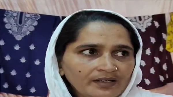 चारही मुलीच म्हणून नवऱ्याने घरातून हाकललं, आज बायको लाखोंची मालकीण, पण कसं शक्य झालं?
