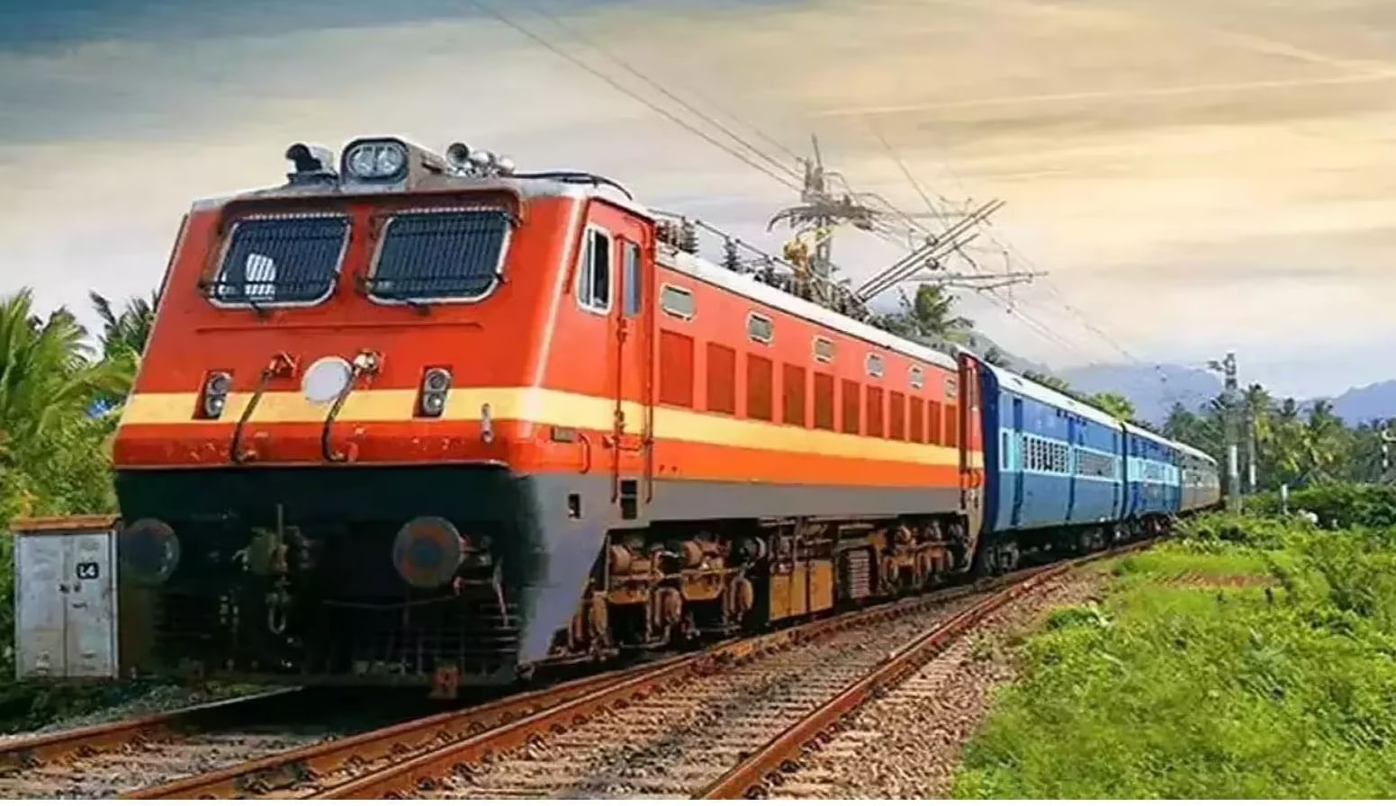  जे लोक नेहमी प्रवास करतात. त्यांच्यासाठी टिप्स गरजेच्या आहेत. तिकीटाचा फोटो किंवा स्क्रीनशॉट क्लाऊडमध्ये ठेवा, पेपर तिकीटाचाही एक फोटो वेगळ्या फोनमध्ये ठेवा किंवा स्वत:ला ईमेल करुन ठेवा. ट्रॅव्हलिंग करताना डॉक्युमेंट एका छोट्या इन्व्हलपमध्ये ठेवा आणि एक कॉपी स्वत:सोबत बाळगा.