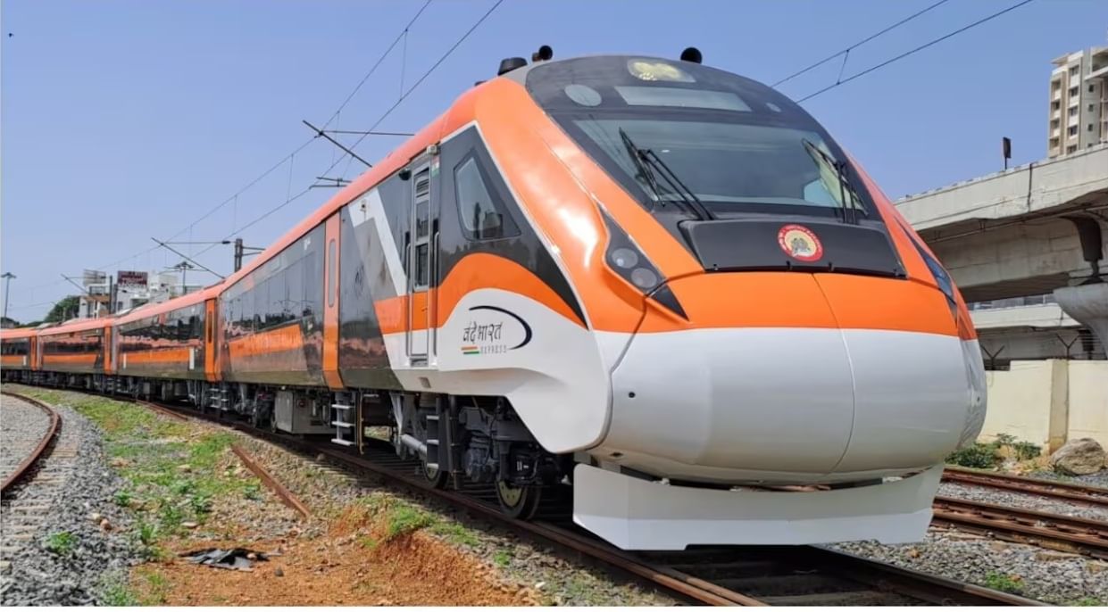  टीटीईशी बोलल्यानंतर नॉर्मली तुम्हाला एक अधिकृत सूचना लिहून दिली जाईल तो कागद सांभाळून ठेवा. हा कागद पुढच्या प्रवासात तु्म्हाला पुरावा म्हणून कामी येईल. या शिवाय फोटो आयडी उदा. आधार, पासपोर्ट किंवा मतदान कार्ड दाखवणे गरजेचे असते. 