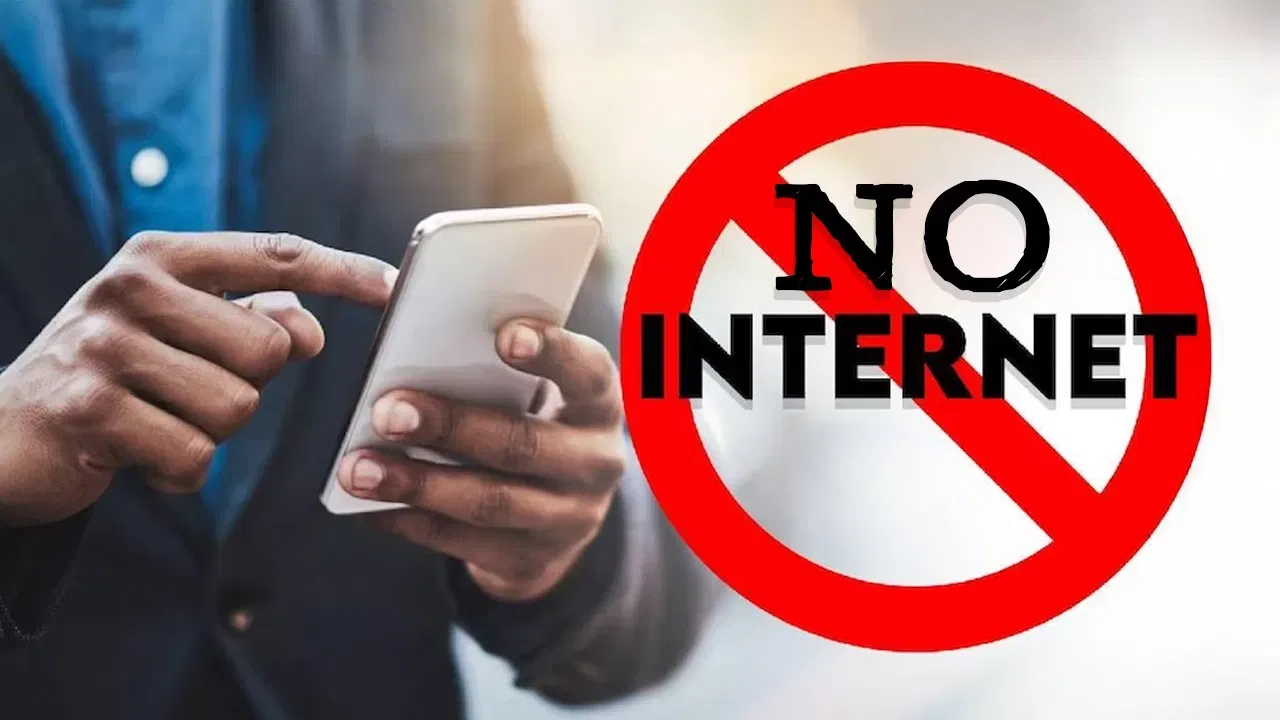 ऐन दिवीळीत नेटकरी हैराण, इंटरनेट पडलं बंद, Amazon, Google ठप्प ऐन दिवीळीत नेटकरी हैराण, इंटरनेट पडलं बंद, Amazon, Google ठप्प