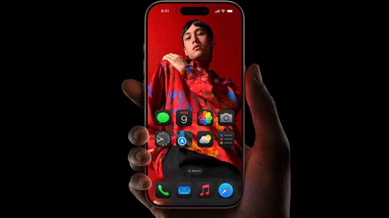 पाकिस्तानमध्ये, बेस मॉडेलची (२५६ जीबी) अंदाजित किंमत ५,२५,००० ते ५,७५,००० पाकिस्तानी रुपये इतकी आहे. याच्या टॉप व्हेरिएंट्ससाठी (५१२ जीबी, १ टीबी) अंदाजे किंमत ५,७५,००० ते ६,६०,००० पाकिस्तानी रुपये इतकी आहे.