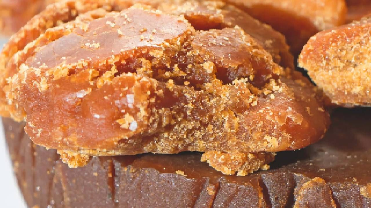 बऱ्याच लोकांना रात्री झोपण्यापूर्वी काहीतरी गोड खाण्याची इच्छा होते. मात्र, दररोज केक, चॉकलेट खाणे आरोग्यासाठी फायदेशीर नक्कीच नाही. यामुळे आरोग्याच्या समस्या निर्माण होऊ शकतात. 