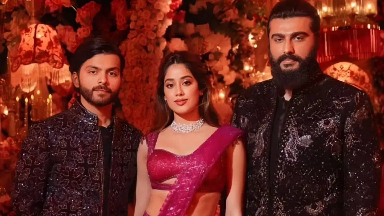 शिखरचे वडील संजय पहारिया हेसुद्धा बिझनेसमन आहेत. शिखर आणि जान्हवीची पहिली भेट शाळेत झाली होती. शालेय जीवनापासूनच या दोघांमध्ये चांगली मैत्री होती. त्यानंतर दोघं एकमेकांना डेट करू लागले. परंतु 2018 मध्ये जान्हवीने बॉलिवूडमध्ये पदार्पण केल्यानंतर त्यांचं ब्रेकअप झालं होतं. 
