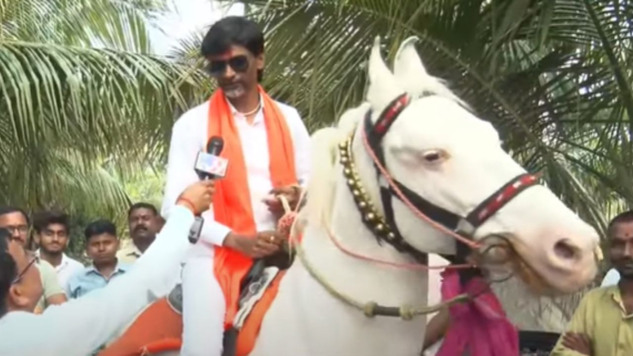 यावेळी बोलताना जरांगे पाटील म्हणाले की, 'आता दिल्ली जायचे आहे कारण मराठ्यांचे अधिवेशन आहे, 70 ते 80 लाख मराठे दिल्ली जाणार आहेत. आता फक्त संपलेल्या लोकांचे नाव काढायचे नाही.'