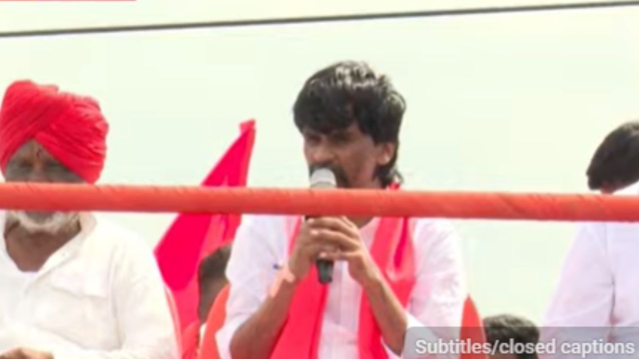 मनोज जरांगेंनी भर दसरा मेळाव्यात तो शब्द उच्चारला अन् लाखोंच्या काळजाचा ठोकाच चुकला, सर्वत्र फक्त शांतता, नेमकं काय घडलं? मनोज जरांगेंनी भर दसरा मेळाव्यात तो शब्द उच्चारला अन् लाखोंच्या काळजाचा ठोकाच चुकला, सर्वत्र फक्त शांतता, नेमकं काय घडलं?