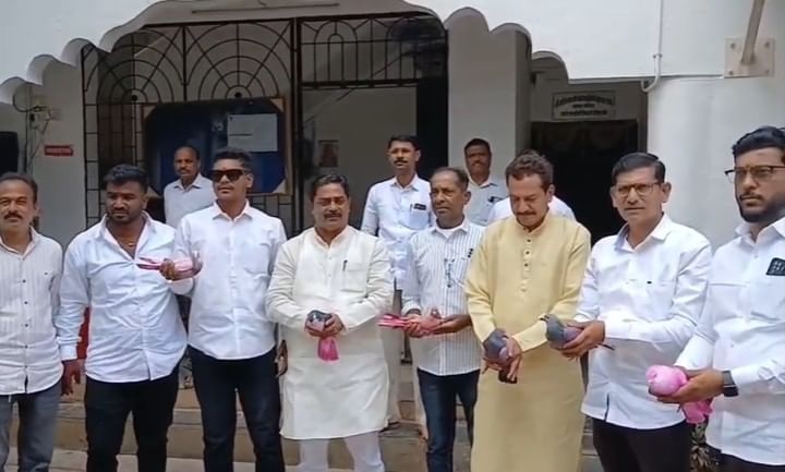 माजी आमदार सांग्राम थोपटे यांच्या हस्ते ही कबुतर सोडून या खेळाला सुरुवात करण्यात आली. त्यानंतर भोर नगरपालिका, राजवाडा, छत्रपती शिवतीर्थ चौपाटी, वाघजाई देवी मंदिर, भोर एसटी स्टँड, भोलावडे अशा विविध ठिकाणाहून ही कबुतर सोडण्यात आली..