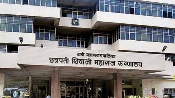 कळवा रुग्णालयात धक्कादायक प्रकार, प्रसूतीसाठी आलेल्या महिलांना डॉक्टरांनी थेट... नेमकं काय घडलं?