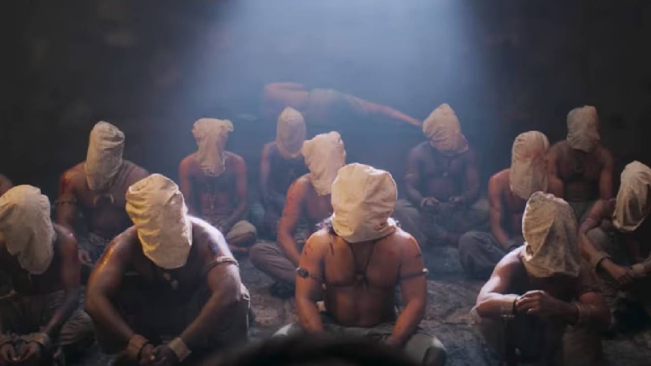  होम्बाले फिल्म्स बॅनरअंतर्गत बनलेल्या या चित्रपटात ऋषभ शेट्टी, रुक्मिणी वसंत यांच्यासोबत जयराम आणि गुलशन देवैया यांच्या मुख्य भूमिका आहेत. 'कांतारा'चा हा प्रीक्वेल असून 2 ऑक्टोबर रोजी चित्रपट थिएटरमध्ये प्रदर्शित झाला. हा सध्या कन्नडमधील सर्वाधिक कमाई करणारा दुसरा चित्रपट ठरला आहे. 
