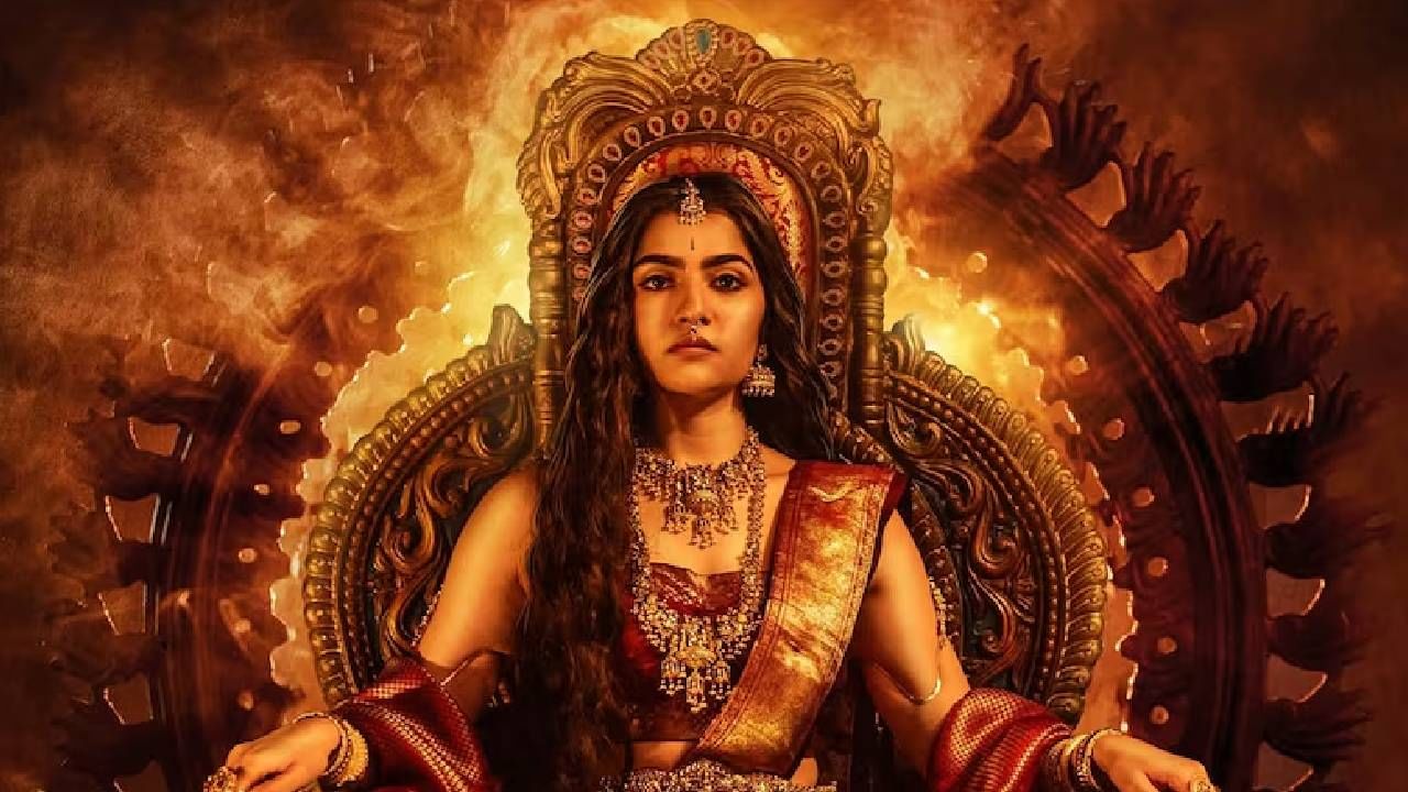 ऋषभ शेट्टी लिखित, दिग्दर्शित आणि अभिनीत 'कांतारा: चाप्टर 1'वर प्रेक्षक भरभरून प्रेमाचा वर्षाव करत आहेत. या चित्रपटाने एका ट्विस्टने प्रेक्षकांचं डोकं चक्रावलं आहे. यामध्ये खलनायक नसून खलनायिका आहे आणि अभिनेत्री रुक्मिणी वसंतने ती भूमिका साकारली आहे. तिच्या भूमिकेचं सत्य समोर आल्यानंतर चित्रपटाची संपूर्ण कथाच बदलून जाते. 
