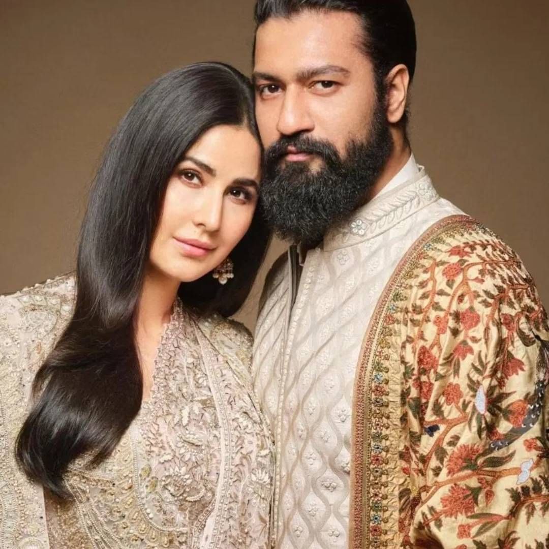 विकी कौशलचा भले इंडस्ट्रीच्या टॅलेंटेड अभिनेत्यांमध्ये समावेश होतो. पण पत्नी कॅटरीना कैफ समोर त्याचा कमाईचा आकडा खूप छोटा आहे. कॅटरीनाची कमाई आणि ब्रांड वॅल्यू अजूनही त्याच्यापेक्षा कितीतरी अधिक आहे. 