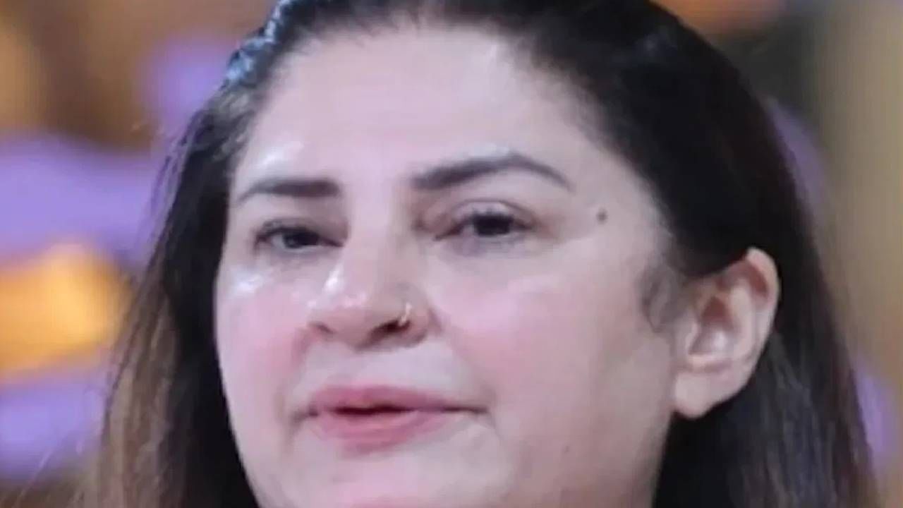 सलमान खानच्या शो बिग बॉसबद्दल सांगायचं झालं तर सध्या 19 वा सीझन सुरू झाला आहे. हा सीझन मागील सीझनपेक्षा जास्त मोठा आहे. कुनिका सदानंद, तान्या मित्तल, अमाल मलिक आणि इतर स्टार्स या शोमध्ये झळकत आहेत. 