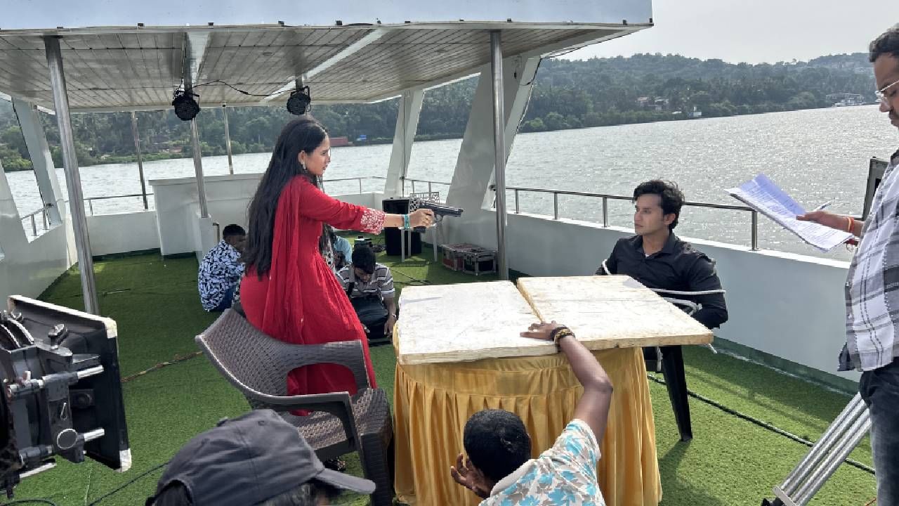 तर दुसरीकडे जयंत जान्हवीला फिरायला घेऊन जाणार आहे आणि ते ठिकाणसुद्धा गोवाच आहे, या तिन्ही जोडप्यांची गोव्यातील भेट एक नवा ड्रामा तयार करणार आहे. गोव्याच्या  किनाऱ्यावर आणि आनंदी वातावरणात भावना आपल्या मनातील प्रेम सिद्धूसमोर व्यक्त करणार आहे. 
