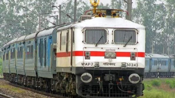 या ट्रेनला एकूण सात इंजिन आहेत. भारतातील सर्वात मोठ्या ट्रेनचे नाव रुद्राक्ष असे आहे. पण जगातली सर्वात मोठी रेल्वे भारतात नाही. ही रेल्वे ऑस्ट्रेलियात आहे.