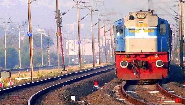 ऑस्ट्रेलियातील या रेल्वेचे नाव द ऑस्ट्रेलियन बीएचपी आयरन ओर असे आहे. ही रेल्वेसुद्धा एक मालगाडी आहे. या रेल्वेची लांबी तब्बल 7.3 किमी लांब आहे, असे म्हटले जाते. या रेल्वेला तब्बल 682 डब्बे आहेत.