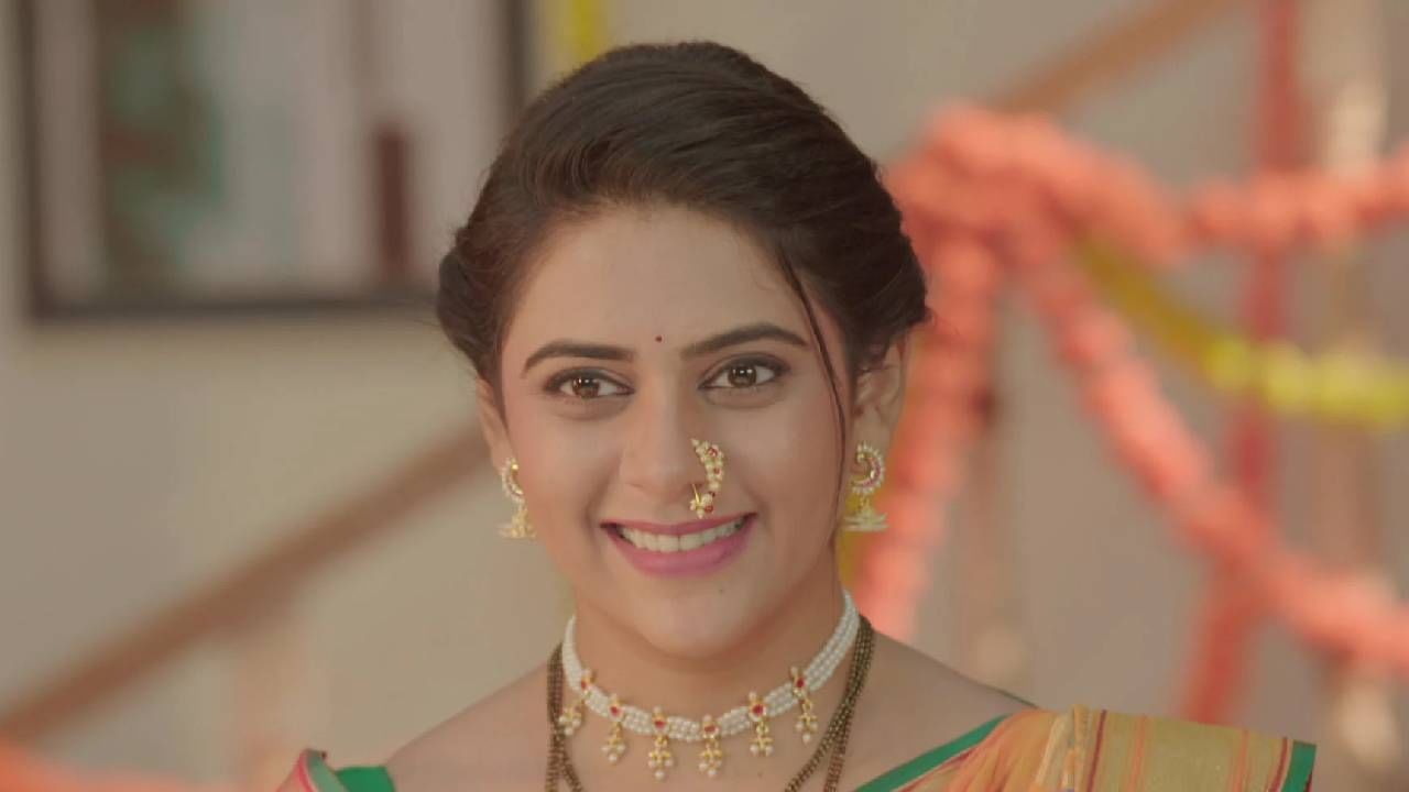 “नवं पात्र साकारताना नेहमी उत्सुकता असते. ‘शुभविवाह’ मालिकेतली भूमी म्हणजेच मधुरा देशपांडेसोबत 13 वर्षांनंतर पुन्हा काम करणार आहे. आराधना मालिकेत आम्ही एकत्र काम केलं होतं. मधुरा माझी खूप चांगली मैत्रीण आहे. त्यामुळे काम करताना धमाल येणार आहे,” अशी भावना अपूर्वाने व्यक्त केली.
