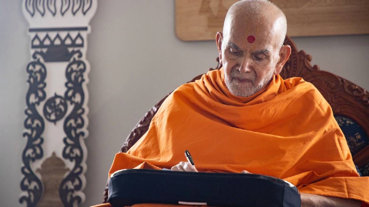 आत्म्याचं जागरण हाच खरा प्रकाश... महंत स्वामी महाराजांचा दिवाळीनिमित्त दिव्य संदेश !