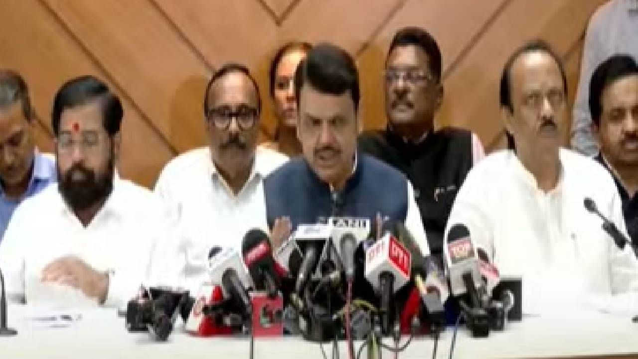 उलट उद्धव ठाकरेंनी 50 हजार रुपये नियमित कर्जधारकांना द्यायचे कबूल केलेले. अडीच वर्षात फुटकी कवडी दिली नाही. ज्यावेळी एकनाथ शिंदे मुख्यमंत्री होते,  त्यावेळी आम्ही हे 5 हजार कोटी रुपये दिले, असं मुख्यमंत्री फडणवीस म्हणाले. 