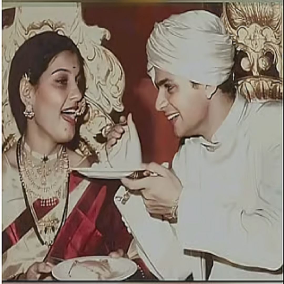 मराठी विश्वातील एक काळ ज्यांनी गाजवला त्याचं नाव म्हणजे अभिनेते महेश कोठारे... आजही 90 च्या दशकातील त्यांचे सिनेमे चाहते आवडीने पाहतात. महेश कोठारे यांनी नीलिमा कोठारे यांच्यासोबत लग्न केलं. त्यांना आदिनाथ हा मुलगा देखील आहे. 