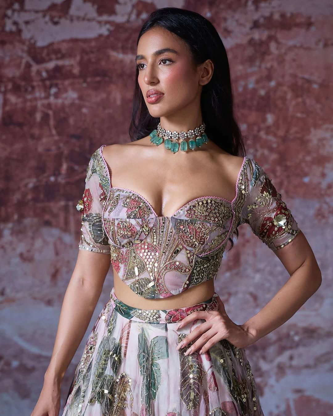 मॉडेल म्हणून तिने प्रसिद्ध डिझायनर मनीष मल्होत्रा, अनिता डोंगरे, तरुण तहिलियानी यांच्या डिझाईन्ससोबत रॅम्प वॉक केलेला आहे. 