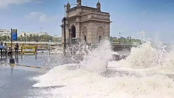 Cyclone Montha : मोंथा चक्रीवादळाचा मुंबईला धोका! समुद्र खवळलेलाच… कोकण किनारपट्टीसाठी घेतला मोठा निर्णय