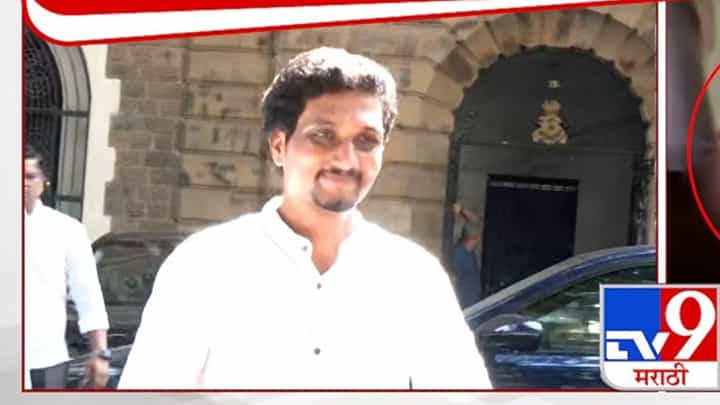 शाब्बास रे पठ्ठ्या! लोकल ट्रेनमध्येच महिलेचं बाळंतपण; तरुणाने दाखवल धाडस अन् शाब्बास रे पठ्ठ्या! लोकल ट्रेनमध्येच महिलेचं बाळंतपण; तरुणाने दाखवल धाडस अन्