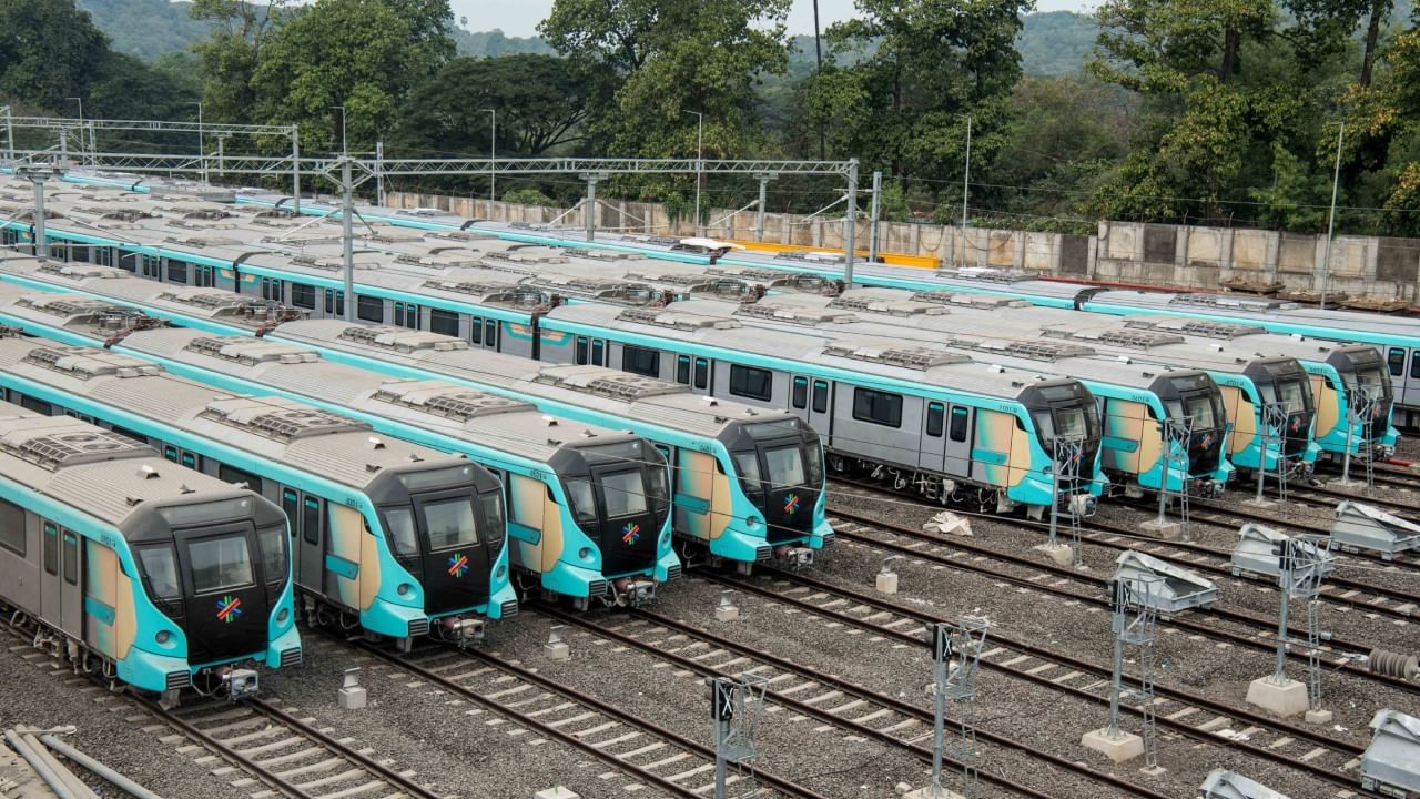 पंतप्रधान नरेंद्र मोदी यांनी बुधवारी मुंबई मेट्रो लाइन 3 च्या अंतिम टप्प्याचे उद्घाटन केले. यानंतर गुरुवार ९ ऑक्टोबरपासून 33.5 किलोमीटर लांबीची संपूर्ण मेट्रो लाइन पूर्ण क्षमतेने सुरू झाली आहे.