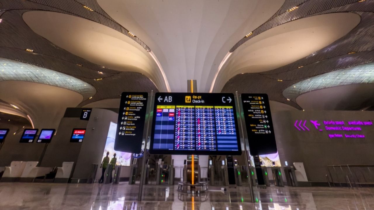 NMIA ची संकल्पना ग्रीन एअरपोर्ट तत्त्वांवर आधारित असून येत्या डिसेंबर २०२५ पासून या ठिकाणाहून विमानसेवा सुरु होणार आहे, असे बोललं जात आहे.