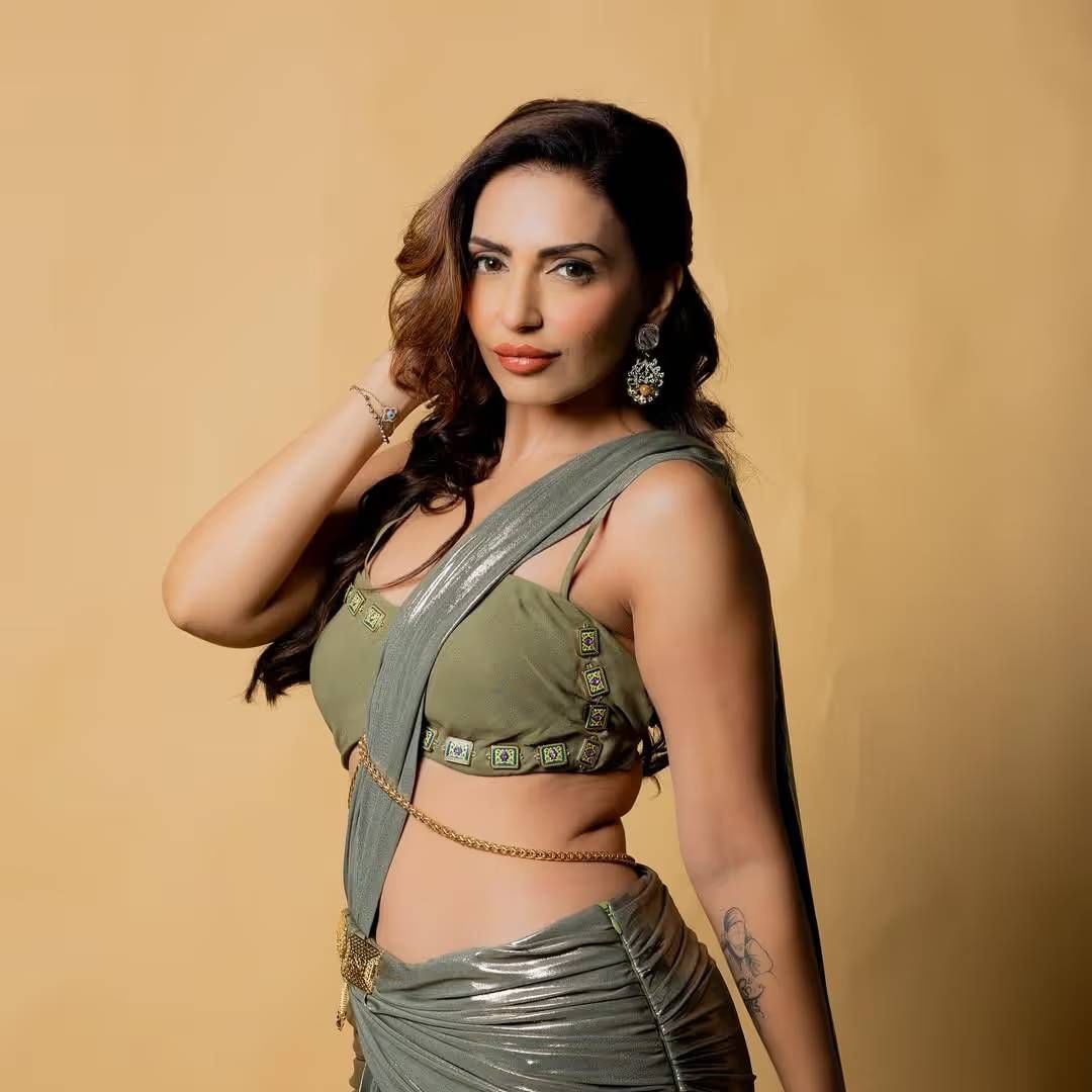 नवीनाने 2024 साली पती जीत करनानी पासून वेगळं होण्याचा निर्णय घेतला. ती 6 वर्षाच्या मुलीची आई आहे. घटस्फोटानंतर नवीन आणि जीत मुलगी किमायराचं को-पेरेंटिंग करत आहेत. 