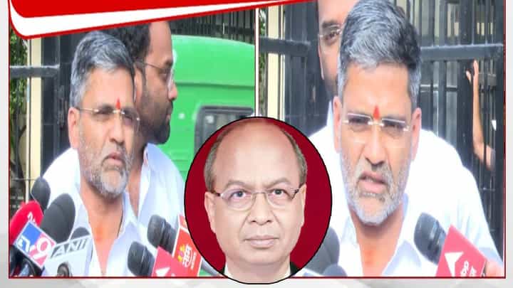 Nilesh Lanke : सरन्यायाधीशांवर बूट फेकणाऱ्या वकिलाची निलेश लंकेंनी घेतली भेट अन् ठणकावून सांगितले... Nilesh Lanke : सरन्यायाधीशांवर बूट फेकणाऱ्या वकिलाची निलेश लंकेंनी घेतली भेट अन् ठणकावून सांगितले...