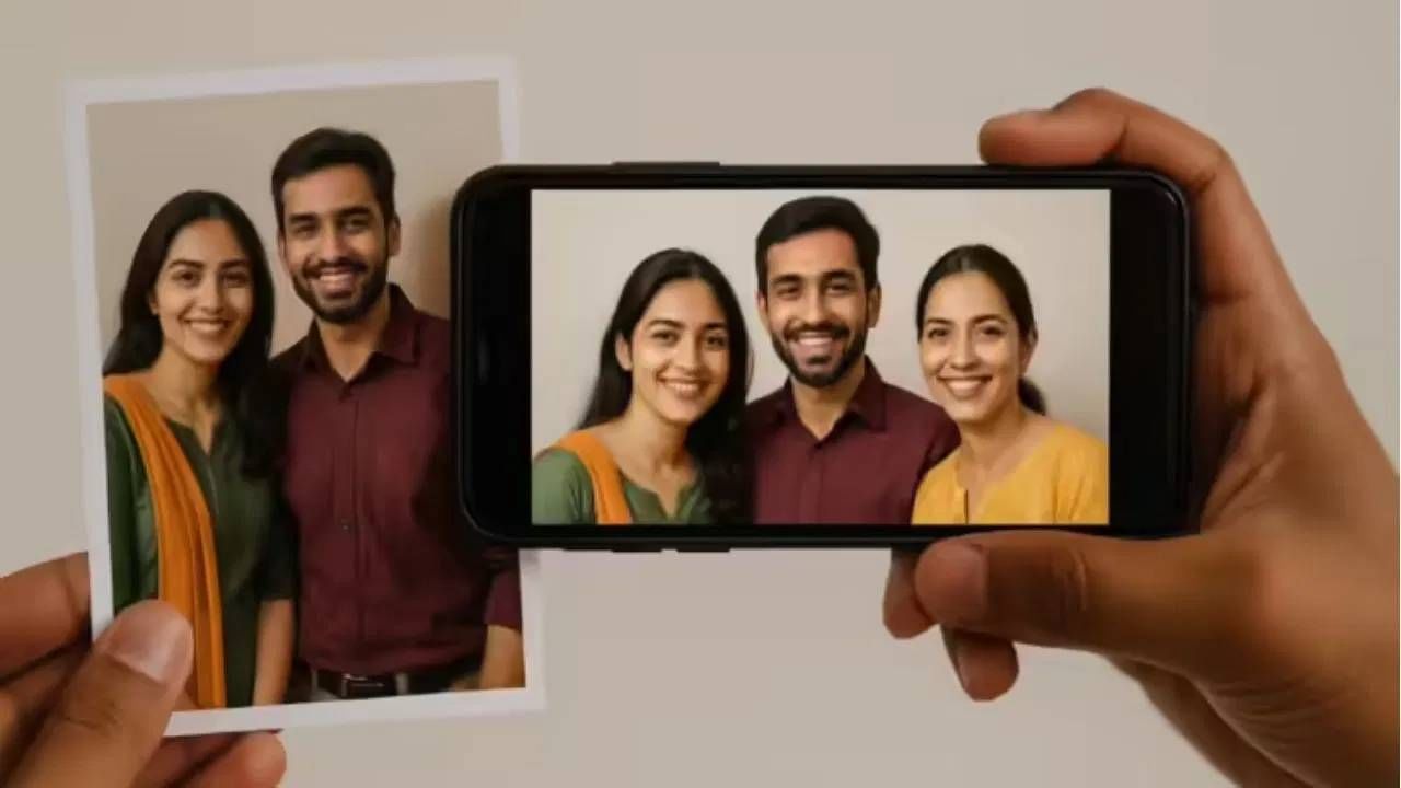 कौटुंबिक फोटो किंवा लग्नाचा फोटो असेल तर: “Fix the torn areas of this family photo, make the faces clear and sharp, and restore the colors naturally.” हा प्रॉम्प्ट वापरा.