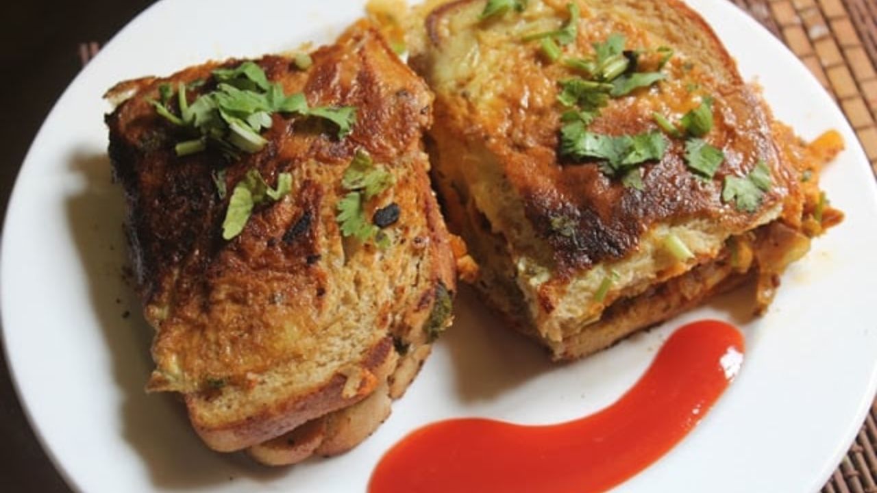 पोषक घटक मिळवण्यासाठी मल्टी-ग्रेन ब्रेड वापरणे चांगले असते. कारण यात फायबर असते आणि ते पचनास मदत करते. मैद्यापासून बनवलेला साधा ब्रेड फायबरविरहित असतो आणि तो रक्तातील साखरेची पातळी वेगाने वाढवतो.