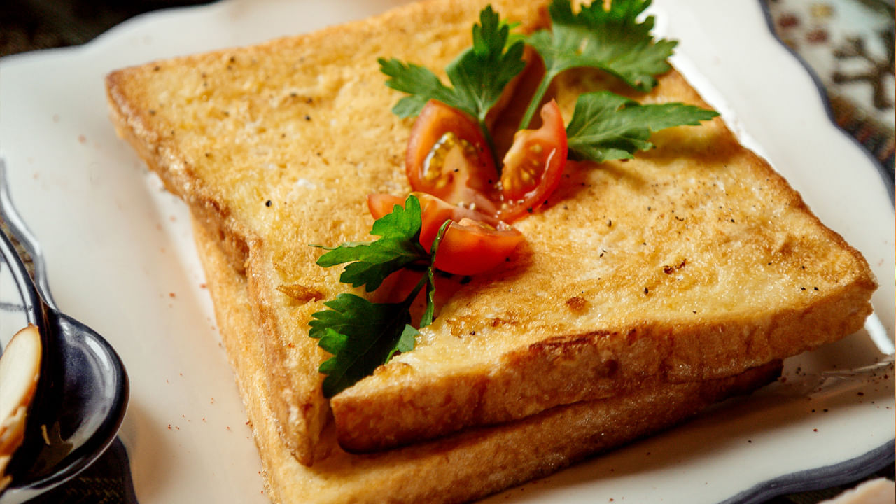 ब्रेड ऑम्लेट शरीराला जलद ऊर्जा देत असले तरी, ब्रेडमधील कमी पोषण आणि जास्त कॅलरी तसेच ऑम्लेट बनवताना वापरल्या जाणाऱ्या चरबीमुळे या नाश्त्याचे पौष्टिक मूल्य कमी होते.त्यामुळे ब्रेड ऑम्लेट दररोज नाश्त्यात खाणे योग्य नाही. यामुळे शरीरात पोषक तत्वांची कमतरता निर्माण होऊ शकते. 