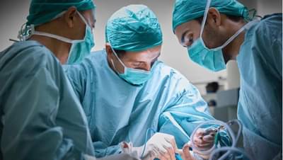 6 महिन्यांनंतर त्याचा आवाज परत मिळाला, डॉक्टरांनी केली दुर्लभ लॅरिंजियल रि- इनर्वेशन सर्जरी