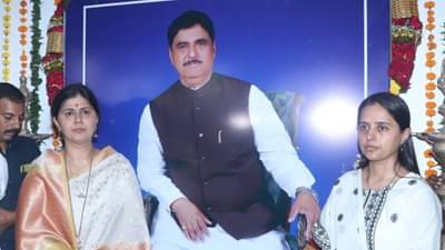 पंकजा आणि प्रीतमला पण मुलगा, भुजबळांंना आगाऊपणा कोणी सांगितला? मुंडेंच्या राजकीय वारसदाराच्या मुद्द्यावर प्रकाश महाजनांनी कानच उपटले