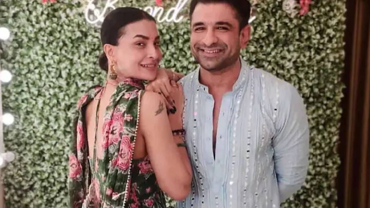 पवित्रा पुनिया आणि अभिनेता एजाज खानची प्रेमकहाणी बिग बॉस 14 च्या घरात सुरू झाली, जिथे त्यांची केमिस्ट्री, जोरदार वाद आणि भावनिक क्षणांनी प्रेक्षकांची मने जिंकली. या शो दरम्यान, एजाजने पवित्रावरील प्रेम व्यक्त केलं होतं.