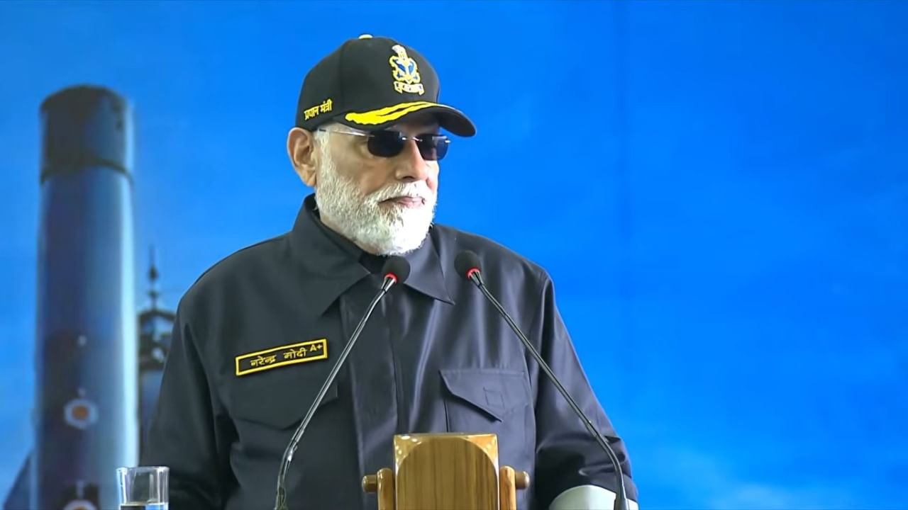 यंदा माझी दिवाळी खास झाली असे सांगत त्यांनी उपस्थित जवानांना आणि त्यांच्या कुटुंबियांना दिवाळीच्या शुभेच्छा दिल्या. तसेच आयएनएस विक्रांतवरून संपूर्ण देशवासियांनाही दिवाळीच्या शुभेच्छा दिल्या.