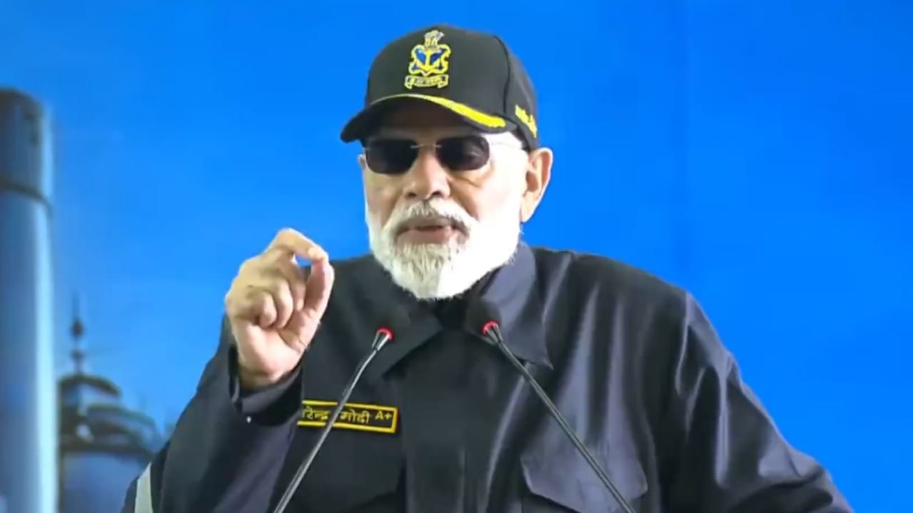 शत्रूच्या धैर्याचा अंत करणारे आयएनएस विक्रांत हे आज आत्मनिर्भर आणि मेड इन इंडियाचे खूप मोठे प्रतीक आहे. महासागराला भेदून जाणारे हे स्वदेशी विक्रांत भारताच्या सैन्य सामर्थ्याचे प्रतिबिंब आहे, असे पंतप्रधान मोदींनी ठामपणे सांगितले.