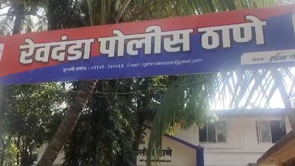 एक गोष्ट घडली अन् कुटुंबावर टाकला बहिष्कार, चार वर्षापासून वाळीत, अख्खं गावच अंधश्रद्धेच्या विळख्यात, काय घडलं?