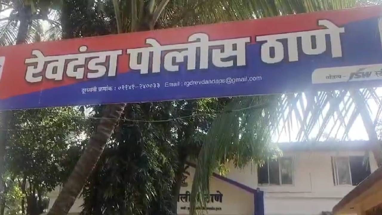 एक गोष्ट घडली अन् कुटुंबावर टाकला बहिष्कार, चार वर्षापासून वाळीत, अख्खं गावच अंधश्रद्धेच्या विळख्यात, काय घडलं?