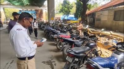 स्टेशनवरील नो पार्किंग झोनमध्ये पोलिसांच्याच गाड्या, वाहतूक पोलिसांनी केलं असं काही.... सर्वांनीच केलं कौतुक