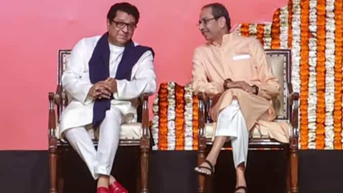 राज ठाकरे पुन्हा मातोश्रीवर, पहिल्यांदाच अत्यंत खास व्यक्तीही सोबत, डिनर डिप्लोम्सीसोबतच युतीची चर्चा?