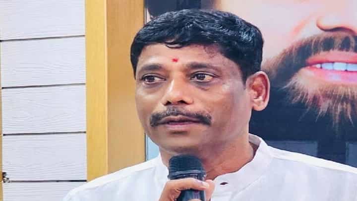 Ravindra Dhangekar : मला नोटीस देतील किंवा हकालपट्टी करतील असं वाटत नाही, कारण... धंगेकर नेमकं काय म्हणाले? Ravindra Dhangekar : मला नोटीस देतील किंवा हकालपट्टी करतील असं वाटत नाही, कारण... धंगेकर नेमकं काय म्हणाले?