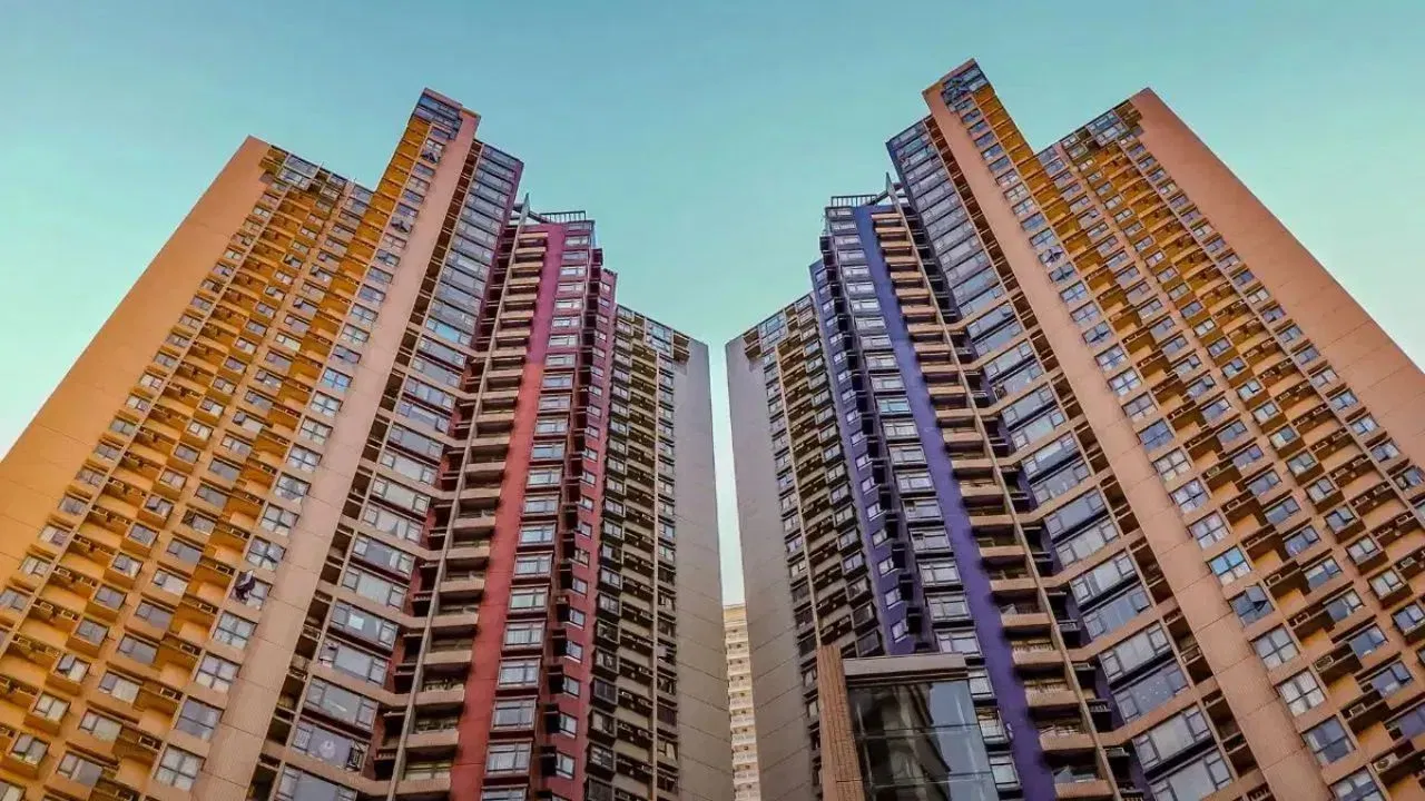 काय बोलता! फ्लॅट स्वस्त होणार, रिअल इस्टेट क्षेत्रात क्रॅश होणार का? जाणून घ्या काय बोलता! फ्लॅट स्वस्त होणार, रिअल इस्टेट क्षेत्रात क्रॅश होणार का? जाणून घ्या