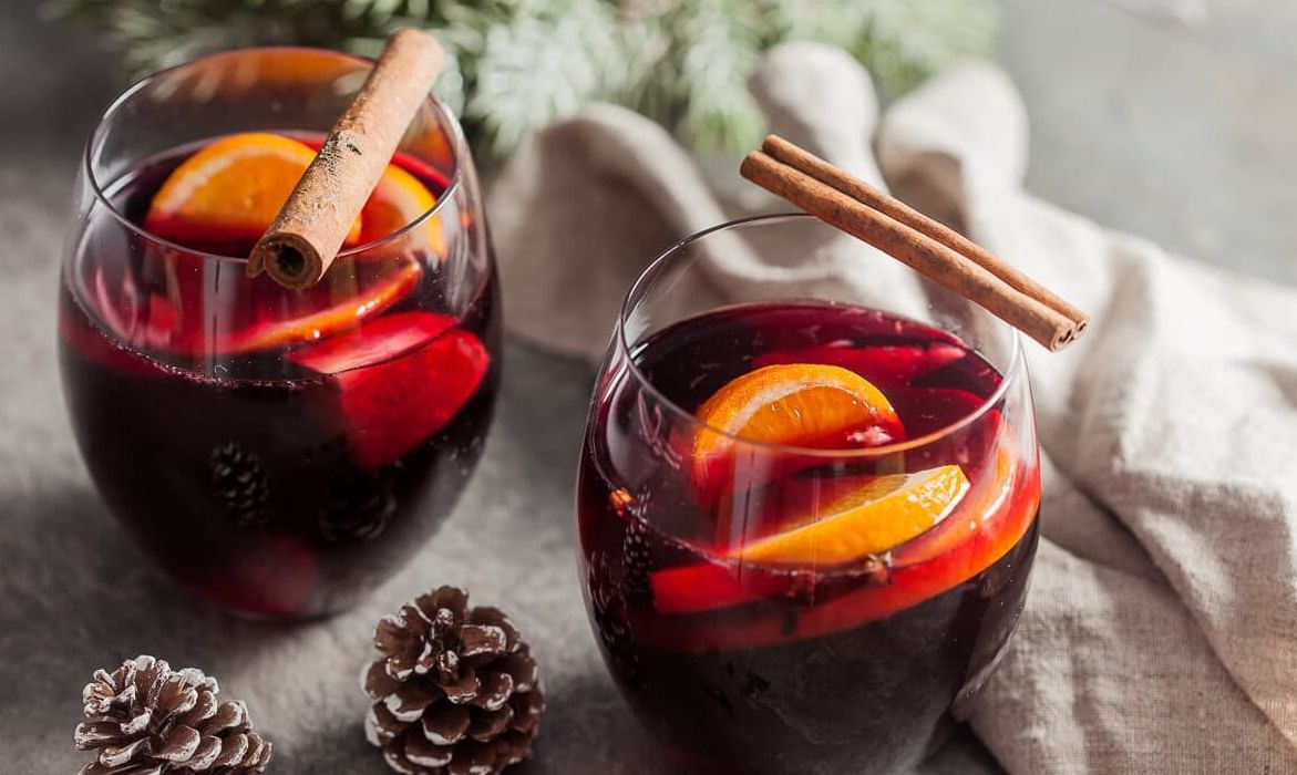 अल्कोहोल हेल्दी टॉनिक नाही..वाईन एक्सपर्ट सोनल हॉलंड सांगतात की रेस्वेराट्रोल हार्टसाठी चांगले असते. परंतू यासाठी रेड वाईन पिणे चांगले नाही.डाएटमध्ये बेरी, द्राक्षे आणि शेंगदाण्यांचा समावेश करुन रेस्वेराट्रोल मिळवता येते. अल्कोहोल कधीच हेल्दी टॉनिक वा ड्रींक सिद्ध होऊ शकत नाही. त्यामुळे मर्यादित प्रमाणात घेणे ठीक आहे. यास पर्मानंट विकल्प बनवू नये. 