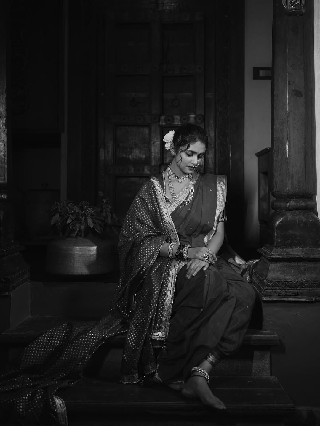 रिंकू हिच्याबद्दल सांगायचं झालं तर 'सैराट' सिनेमातून एका रात्रीत स्टार झाल्यानंतर अभिनेत्रीने कधीच मागे वळून पाहिलं नाही. ओटीटी प्लॅटफॉर्मवर देखील अभिनेत्रीने पदार्पण केलं आहे.