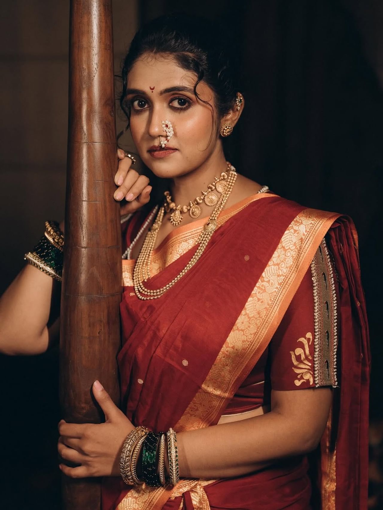 अभिनेत्री रिंकू राजगुरू कायम चाहत्यांना फॅशन गोल्स देत असते. आता देखील अभिनेत्रीने खास फोटो पोस्ट केले आहेत. मराठमोळ्या लूकमध्ये अभिनेत्री सुंदर दिसत आहे.