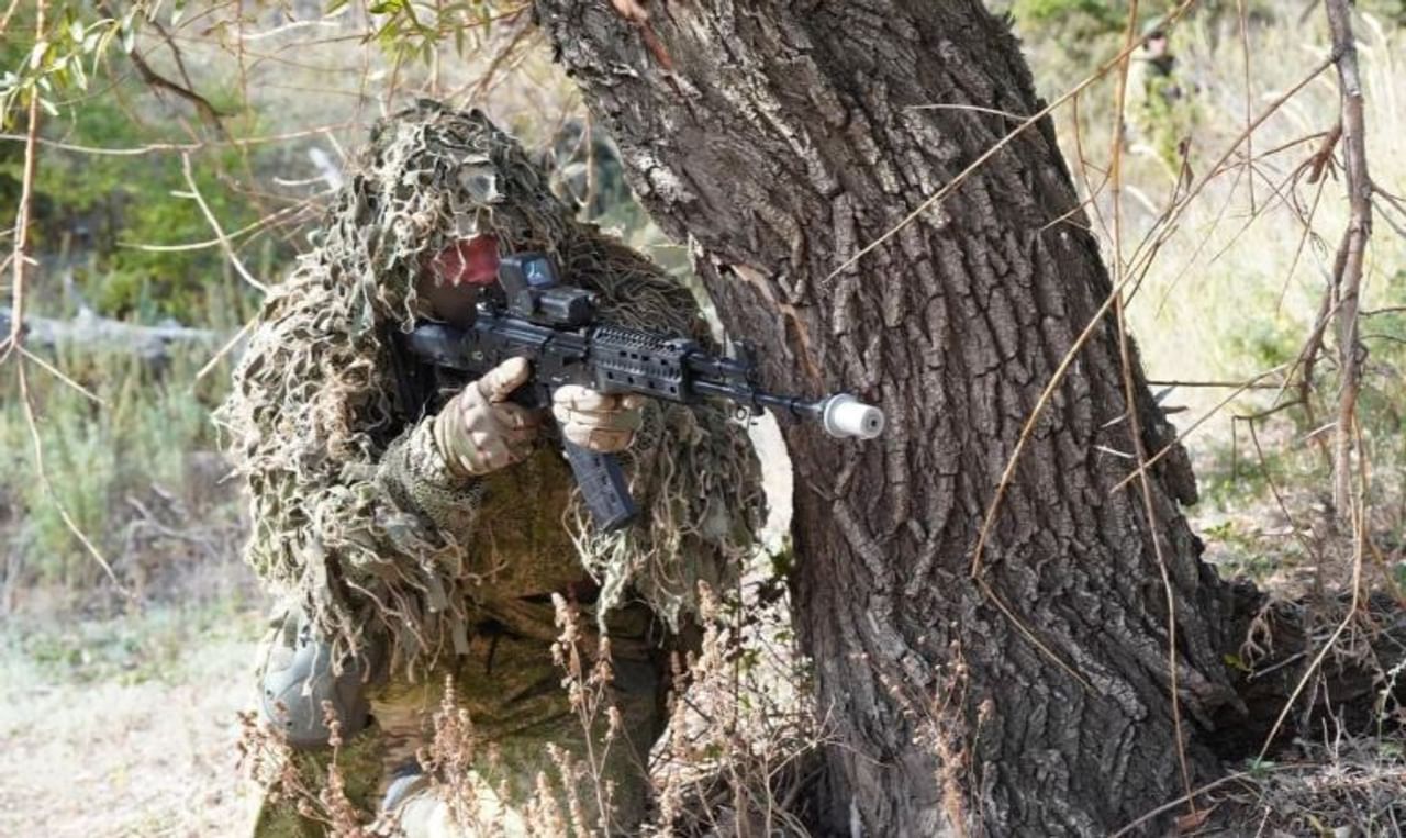 भारत आणि रशिया यांच्यातील मैत्री बरीच जुनी आहे. भारत रशियासोबत शस्त्र, इंधन, तेल अशा वेगवेगळ्या क्षेत्रात व्यापार करतो. या दोन्ही देशांनीही एकमेकांप्रतीची वचनबद्धता वेळोवेळी बोलून दाखवलेली आहे. असे असताना भारताला धक्का देणारी माहिती समोर आली आहे.