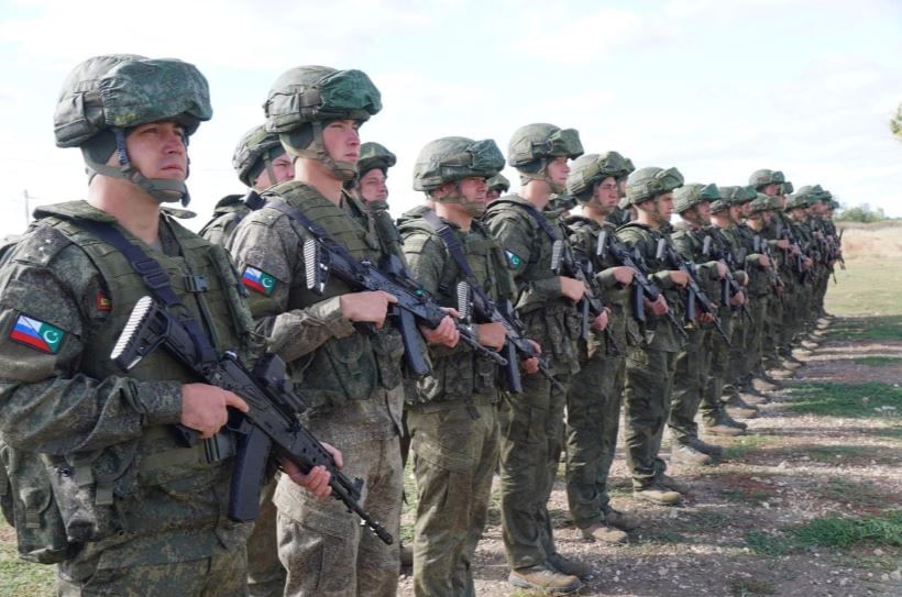 मिळालेल्या माहितीनुसार रशिया आणि पाकिस्तानी लष्कराचा एकत्रित युद्धाभ्यास चालू आहे. द्रुज़्बा 2025 या नावाने हा युद्धाभ्यास चालू असून त्याचे काही फोटो समोर आले आहेत.