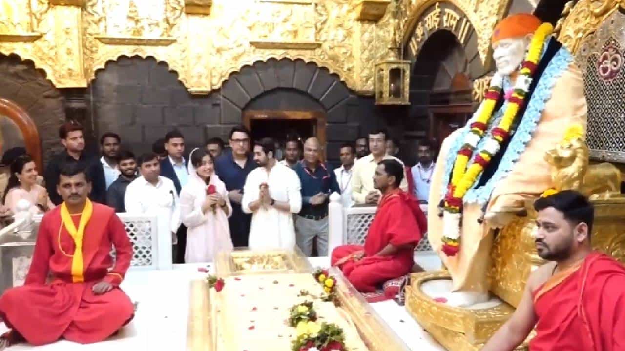 Thama Movie : आयुष्यमान खुराना अन् रश्मिका मंदाना साई दरबारी... साईबाबांना काय घातलं साकडं?